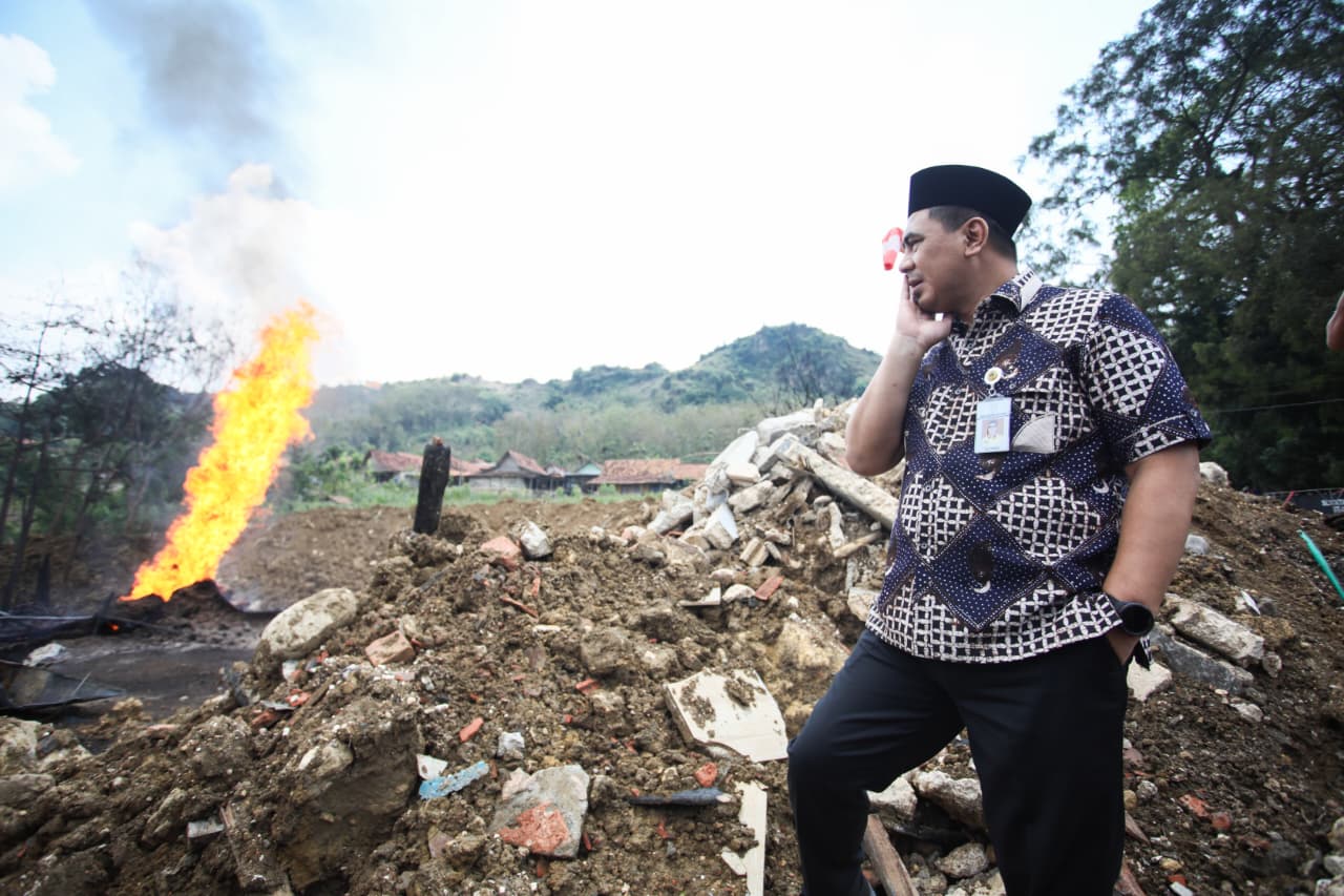 Wagub Jateng meninjau Sumur Minyak yang Meledak di Blora