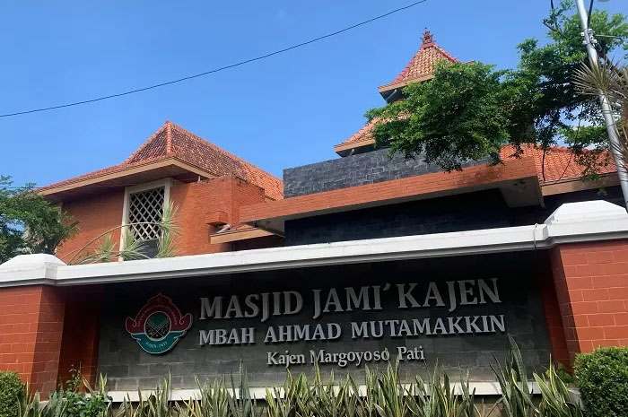 Bangunan Masjid Kajen dengan gaya arsitektur masjid khas Jawa memiliki keunikan tersendiri.