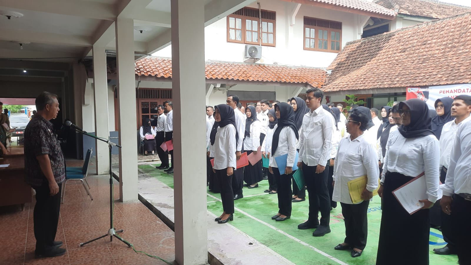 TEKEN KONTRAK: Sejumlah calon PPPK Grobogan saat teken kontrak di BKPPD Grobogan.
