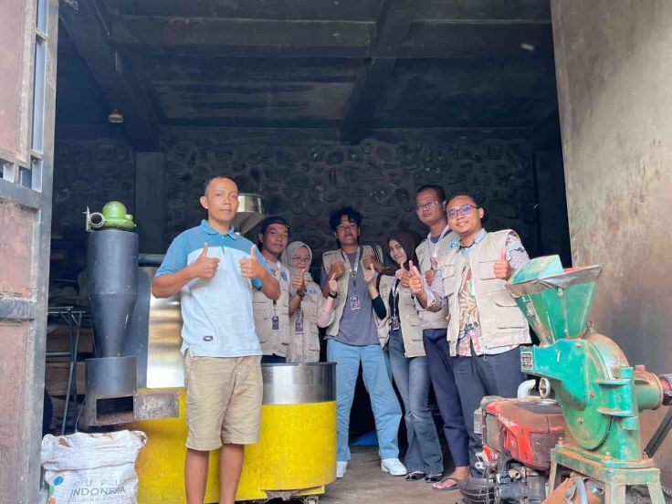 Rabu, 13 Agustus 2025, mahasiswa Kuliah Kerja Nyata Moderasi Beragama (KKN-MB) UIN Sunan Kudus melakukan pendampingan kepada pelaku Usaha Mikro, Kecil, dan Menengah (UMKM) di Desa Rahtawu.