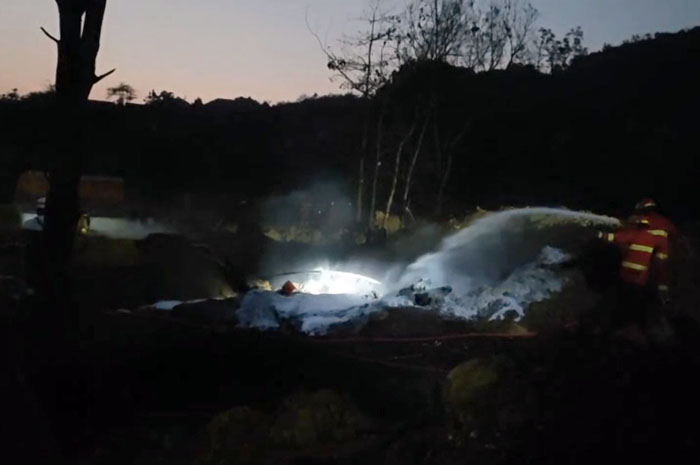 Sumur minyak rakyat di Dusun Gendono, Desa Gandu, Kecamatan Bogorejo, Kabupaten Blora berhasil dipadamkan petugas.