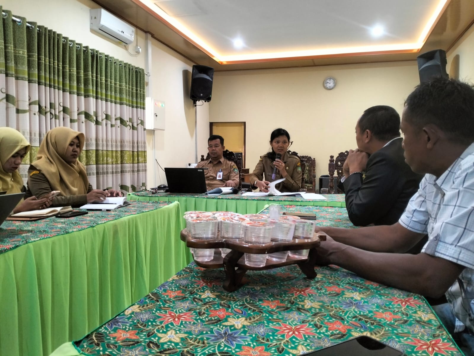 CEK: Dinas Perindustrian dan Tenaga Kerja Kabupaten Blora saat memeriksa aduan PHK.