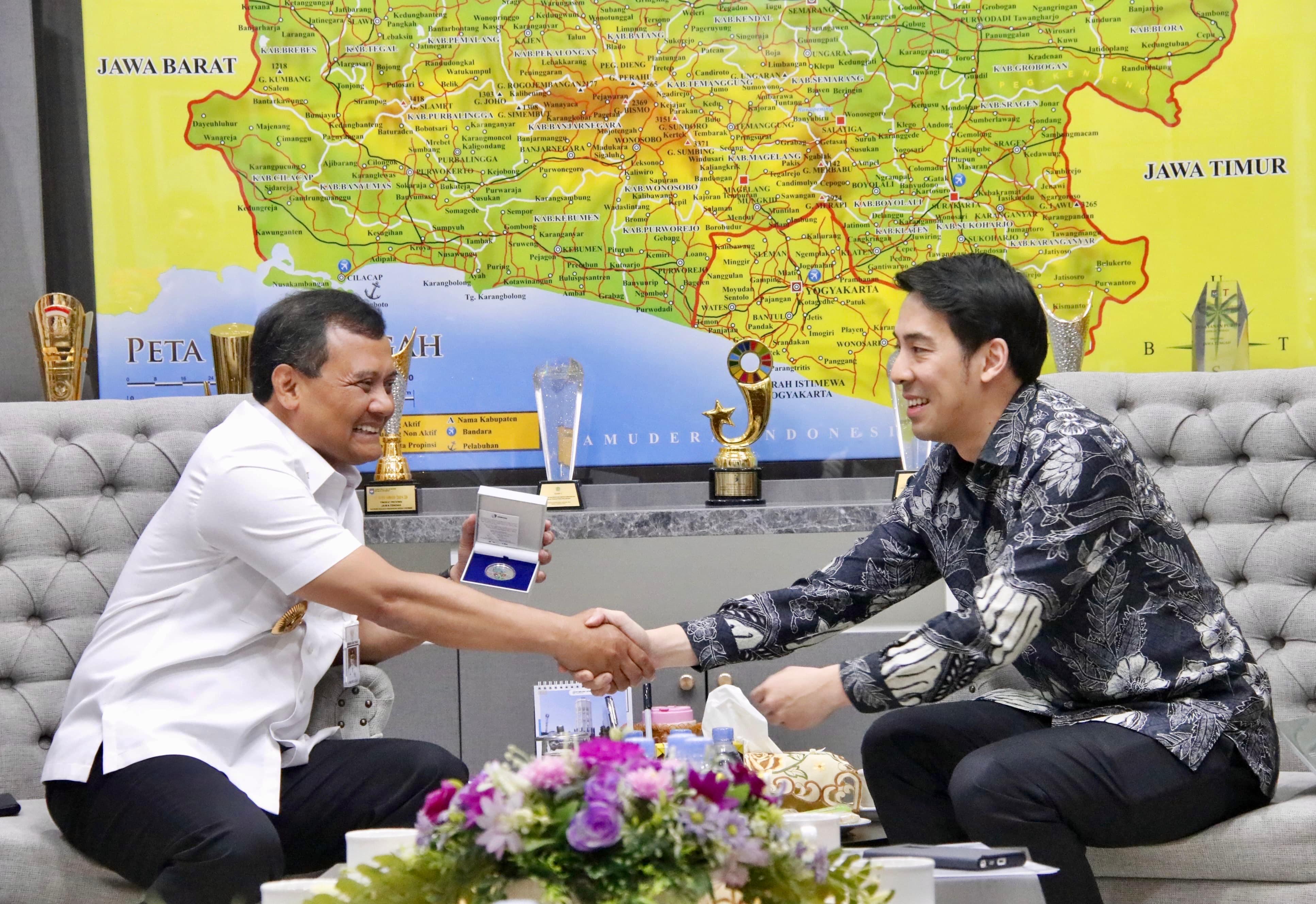 Chief Operating Officer Integrated Urban Solutions Sembcorp Industries Ltd, Gareth Wong bertemu Gubernur Jawa Tengah Ahmad Luthfi