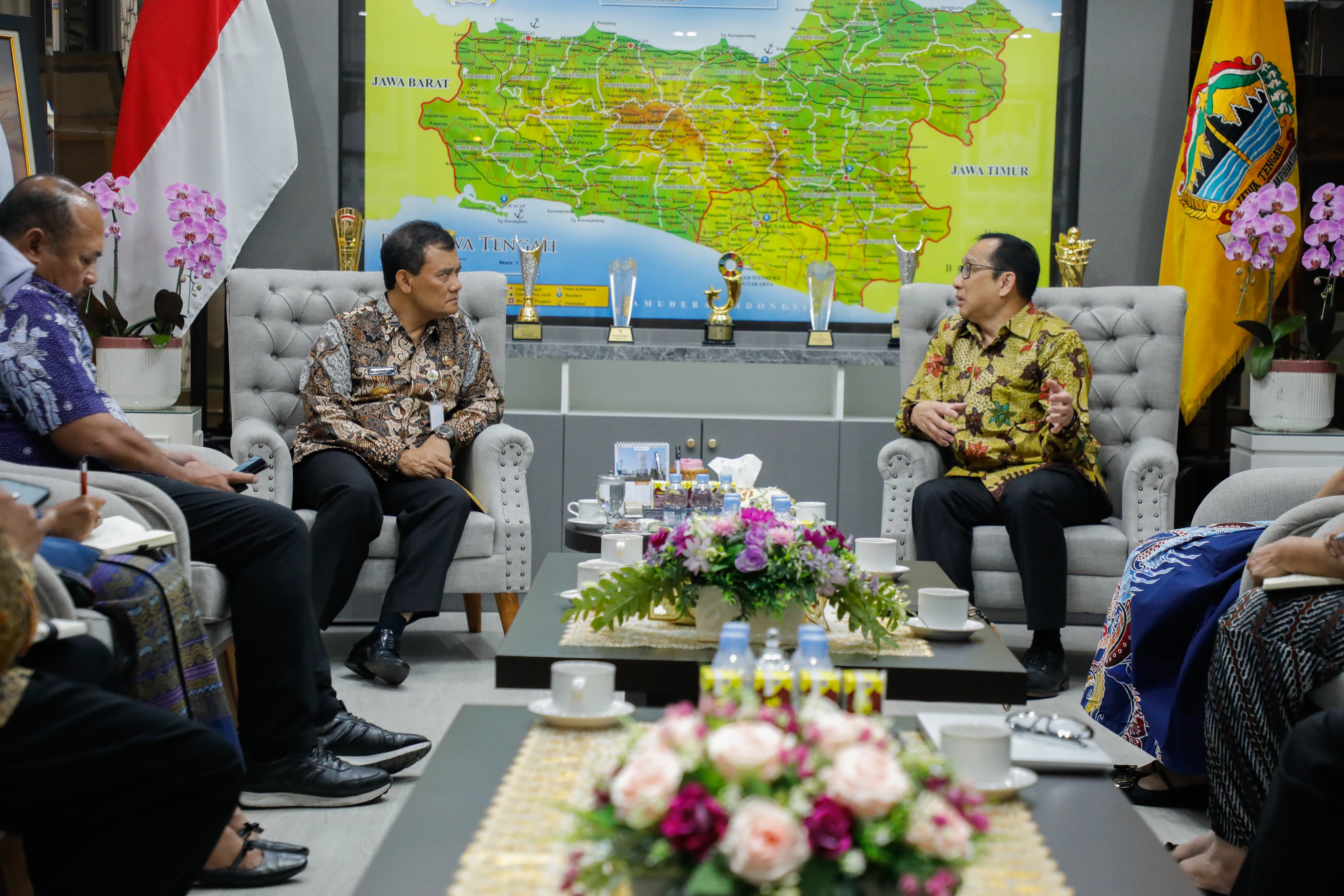 Gubernur Jawa Tengah Ahmad Luthfi menerima kunjungan dari CEO dan Founder IndOz Australia, David Widjaja