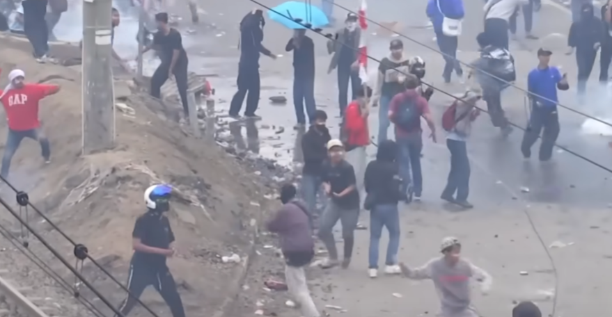 massa buruh, mahasiswa, hingga masyarakat sipil pada Kamis (28/8/2025) di depan DPR RI