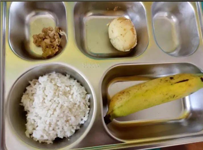 VIRAL : foto makanan bergizi gratis yang dibagikan pada penerima manfaat di Kecamatan Todanan