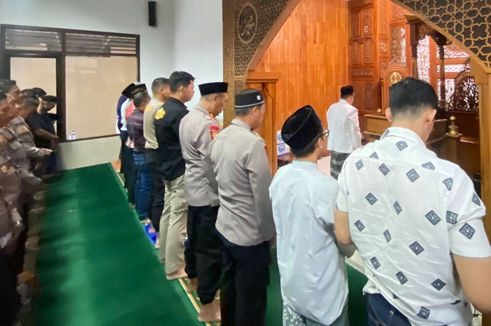 BELASUNGKAWA: Polres Jepara&nbsp;melaksanakan&nbsp;shalat ghaib&nbsp;dan doa bersama di Masjid Jami