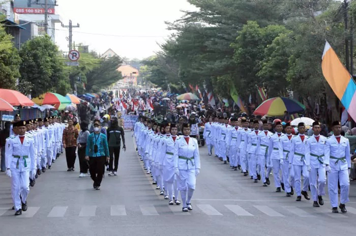 SEMARAK: Karnaval HUT Kemerdekaan di Rembang tahun lalu digelar semarak.