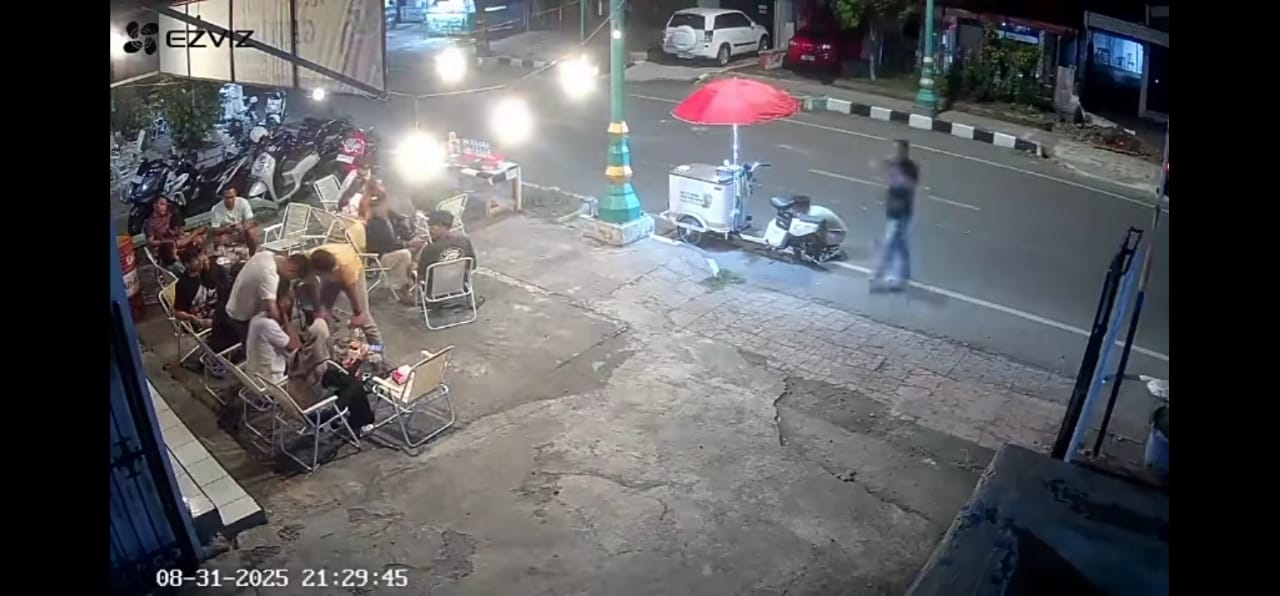 DICIDUK: Pihak kepolisian tengah menangkap terduga pelaku pembakaran Gedung DPRD Kabupaten Jepara pada Minggu (31/8) sekitar pukul 21.30, di Jalan Pemuda.