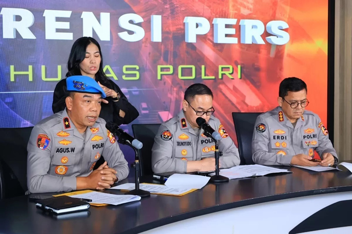 Karowabprof Divisi Propam Polri Brigjen Pol Agus Wijayanto menyampaikan perkembangan proses etik terhadap 7 personel Brimob yang menabrak dan melindas driver ojol Affan Kurniawan.
