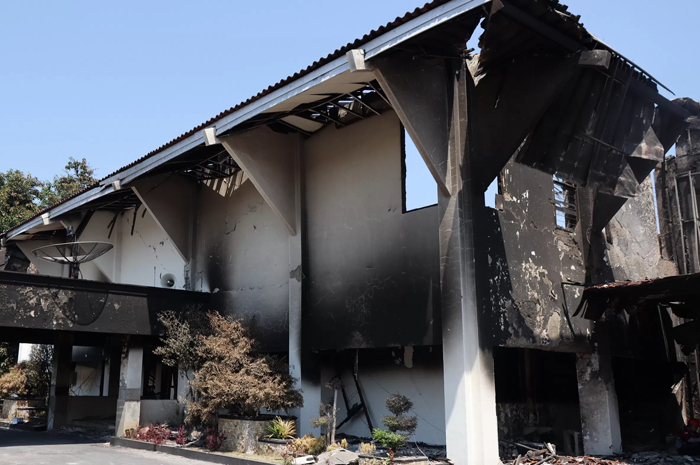 RUSAK PARAH - Penampakan Gedung Sekretariat Pemkot Pekalongan dan ruang kerja Walikota Pekalongan yang terbakar habis, pada Senin (1/9).