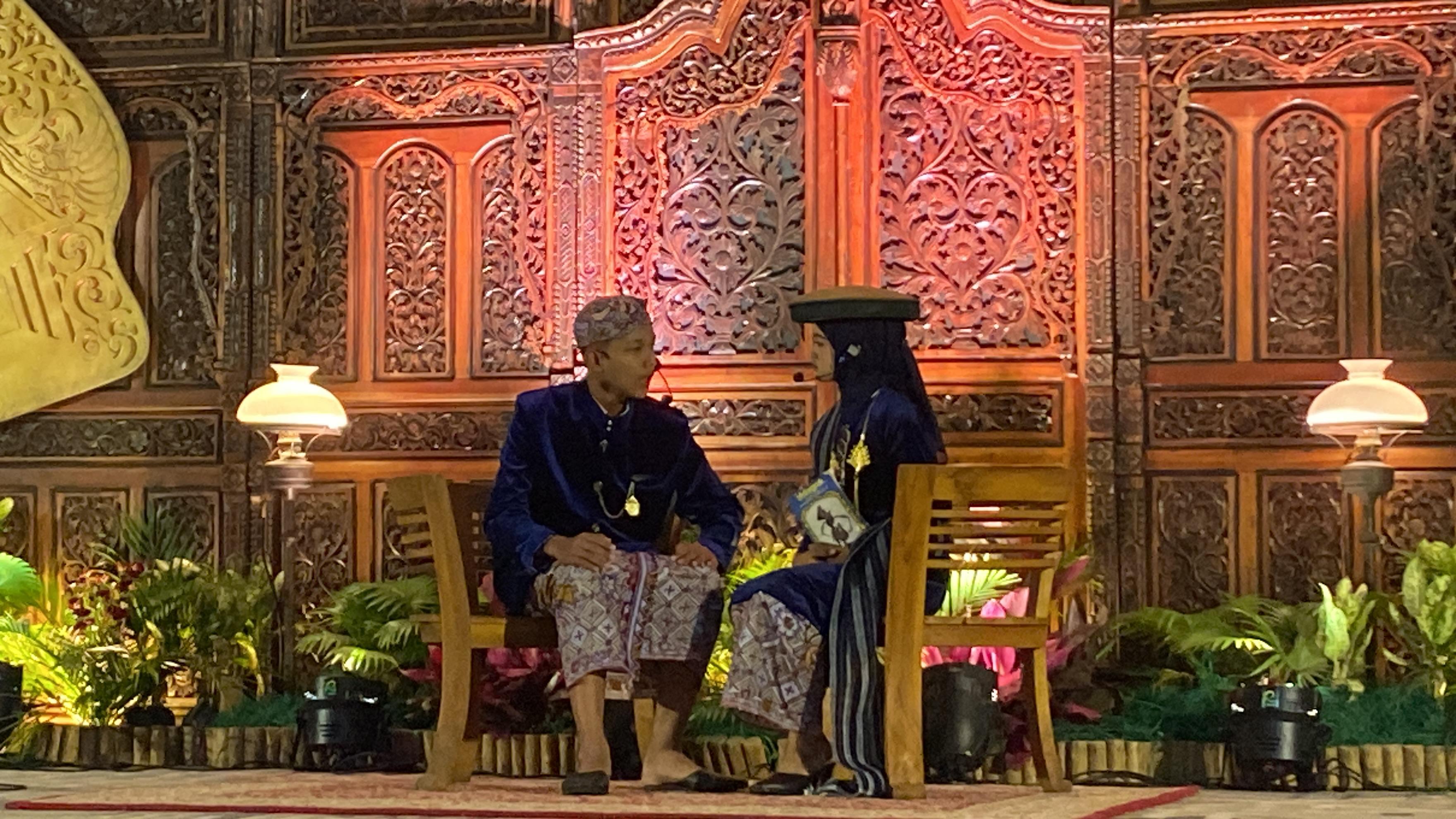 PENAMPILAN: Salah satu peserta sedang menunjukkan kebolehannya di atas panggung Lomba Dialog Bahasa Jawa, Rabu (3/9). (ANDIKA TRISNA SAPUTRA/RADAR KUDUS)