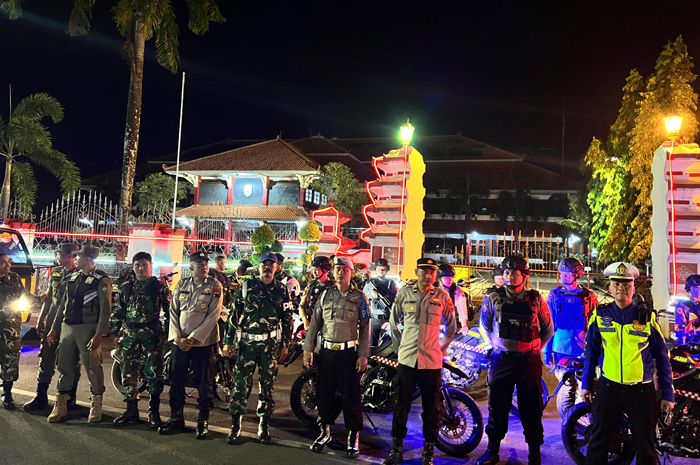 Polres Jepara menggelar patroli gabungan untuk&nbsp;menjaga keamanan dan ketertiban masyarakat (kamtibmas) pada Selasa (2/9) malam.