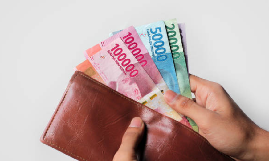 Ilustrasi dompet berisi uang rupiah