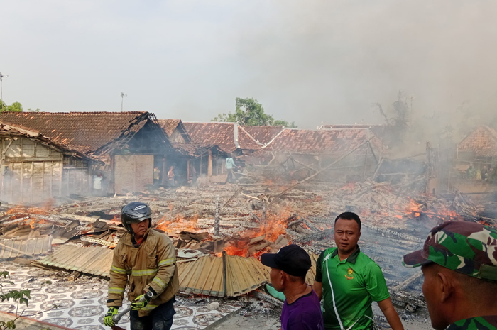 KEBAKARAN RUMAH: Kebakaran di Dukuh Ngrowo, Desa Rowobungkul, Kecamatan Ngawen, Kabupaten Blora, Kamis (4/9).