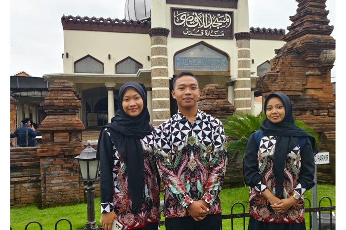 HEBAT: Tiga siswa MAN 2 Kudus&nbsp;berhasil menorehkan prestasi di ajang internasional.