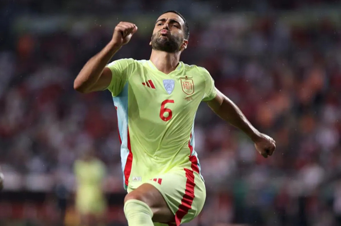 Gelandang Timnas Spanyol Mikel Merino merayakan keberhasilannya mencetak gol ketiga dirinya ke gawang Timnas Turki pada pertandingan Grup E Kualifikasi Piala Dunia 2026 zona Eropa.