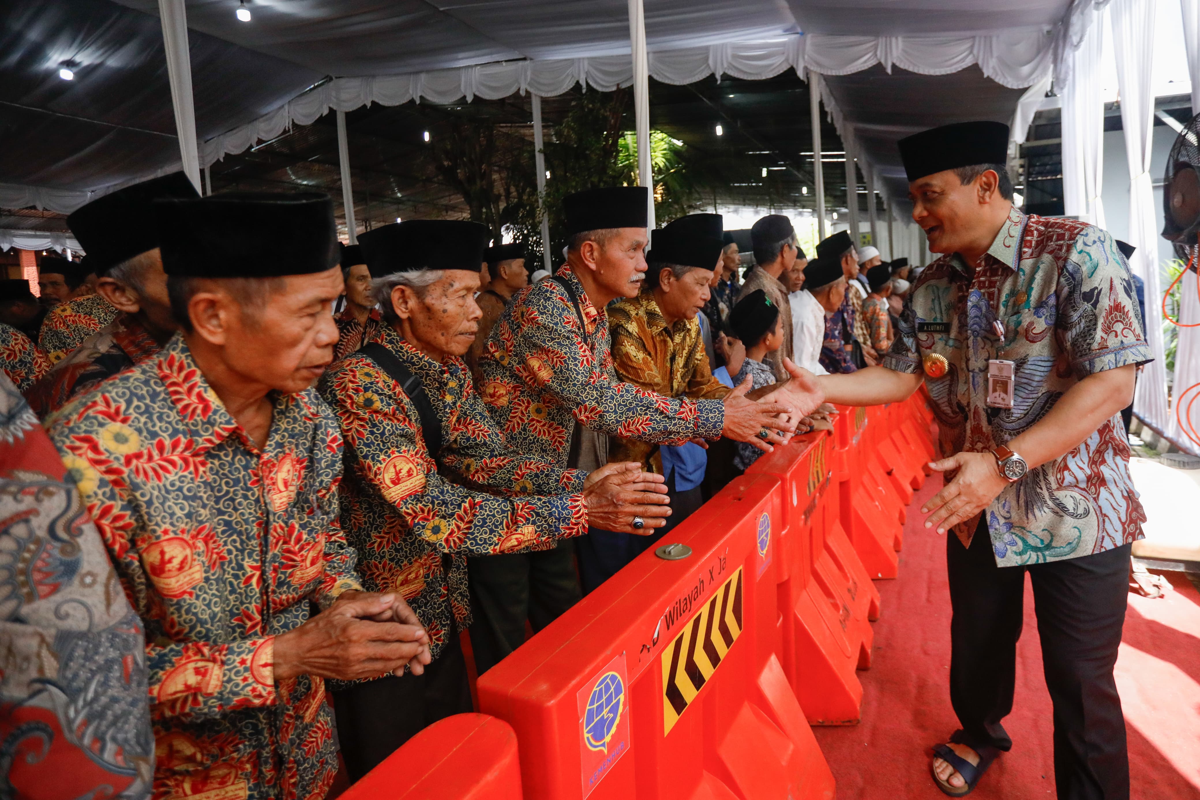 Gubernur Jawa Tengah, Ahmad Luthfi, di depan ribuan Jam