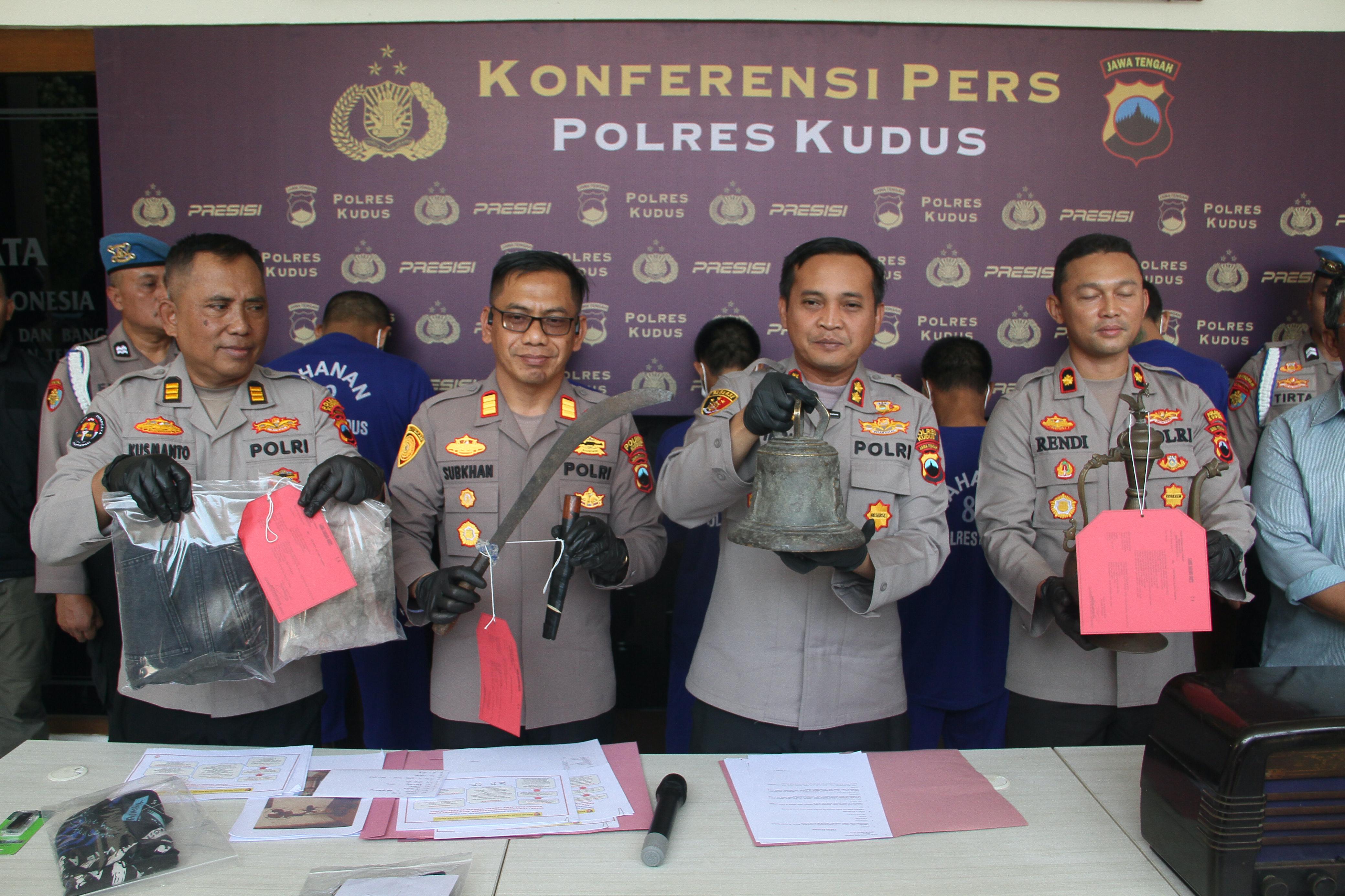 DIAMANKAN: Polres Kudus berhasil mengungkap kasus penggelapan barang antik
