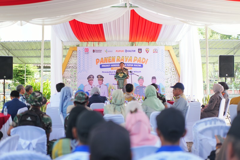 Panen raya padi Agrosolution di Kecamatan Jonggat, Kabupaten Lombok Tengah, Nusa Tenggara Barat belum lama ini
