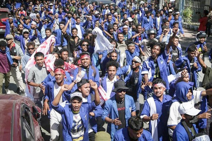 Ribuan orang demo di Timor Leste, protes rencana pembelian mobil baru anggota parlemen.