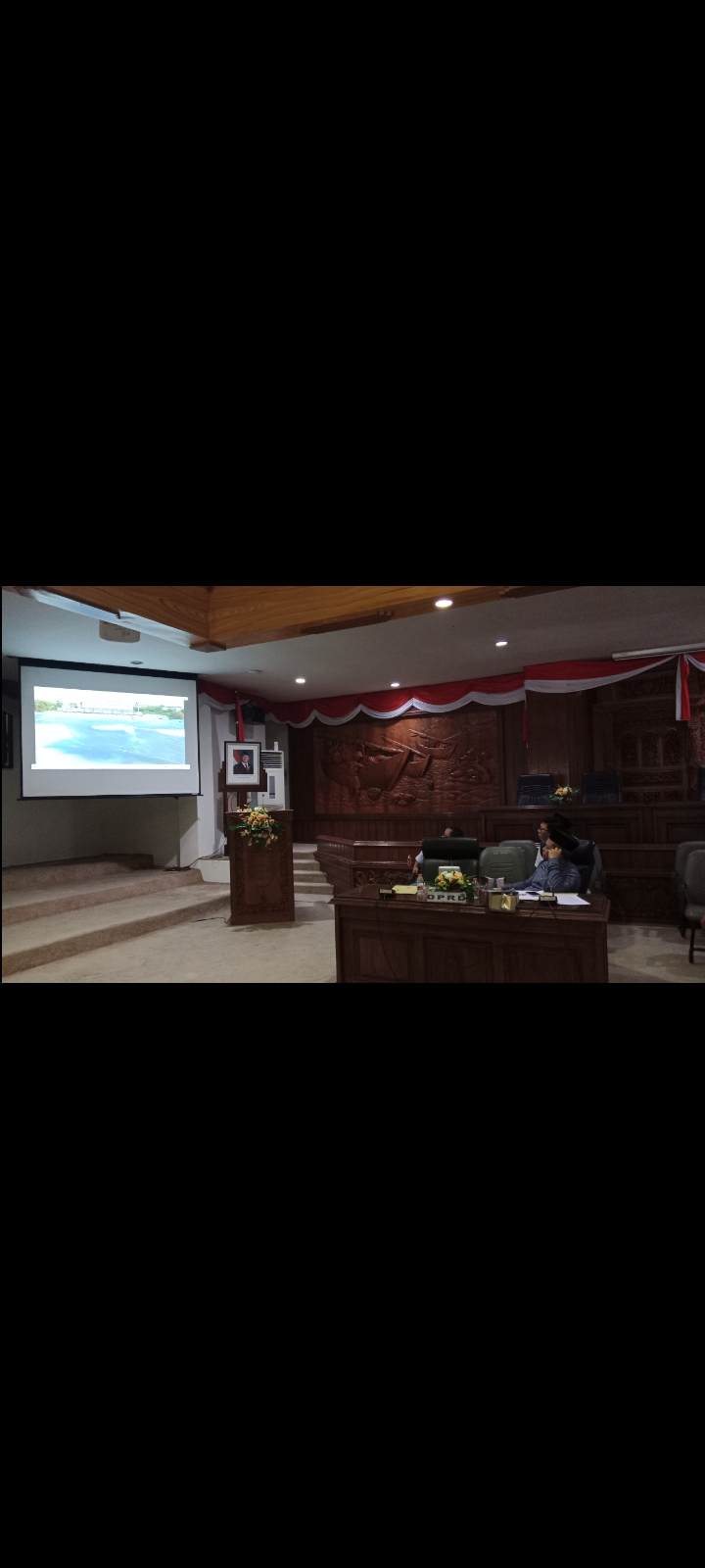 Video dampak pencemaran di Desa Banyudono, Kaliori diputar saat audiensi di DPRD Rembang, Kamis (18/9).