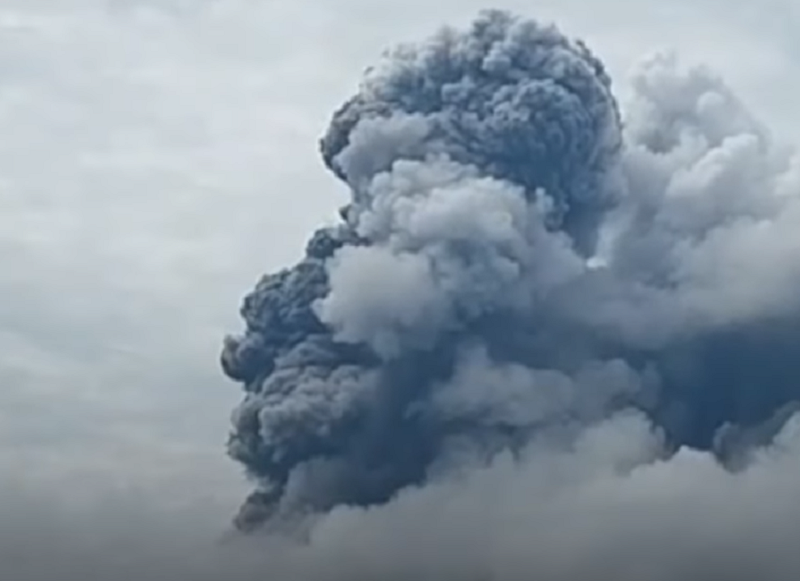 Gunung Dukono Meletus, Lontarkan Abu Vulkanik Setinggi 4.600 Meter