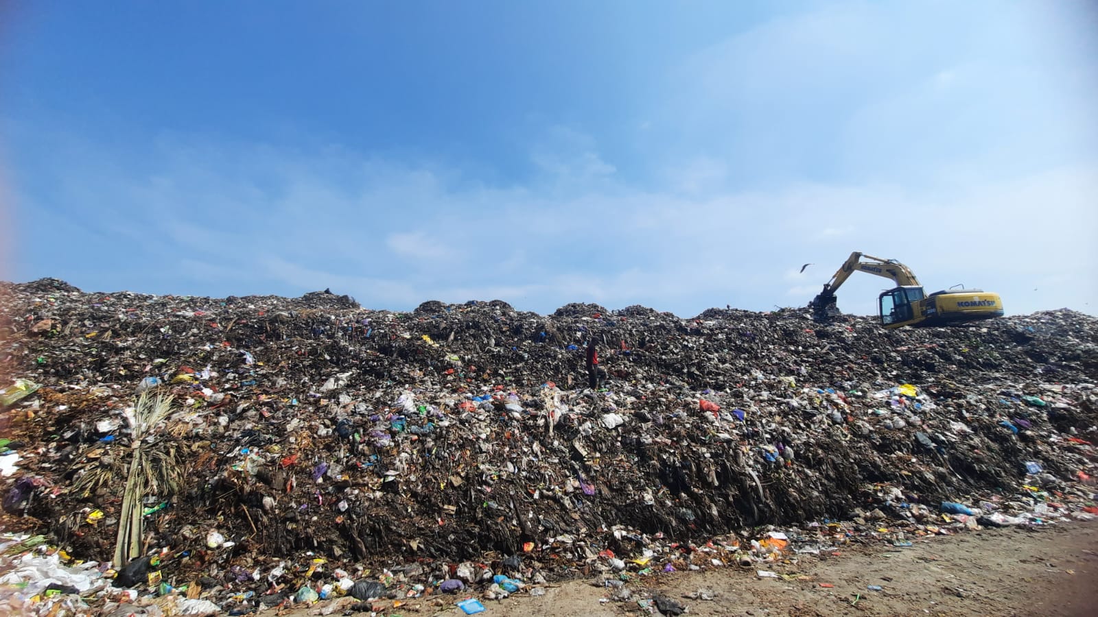 MENUMPUK: Kondisi sampah yang ada di TPA Ngembak Kota Purwodadi.