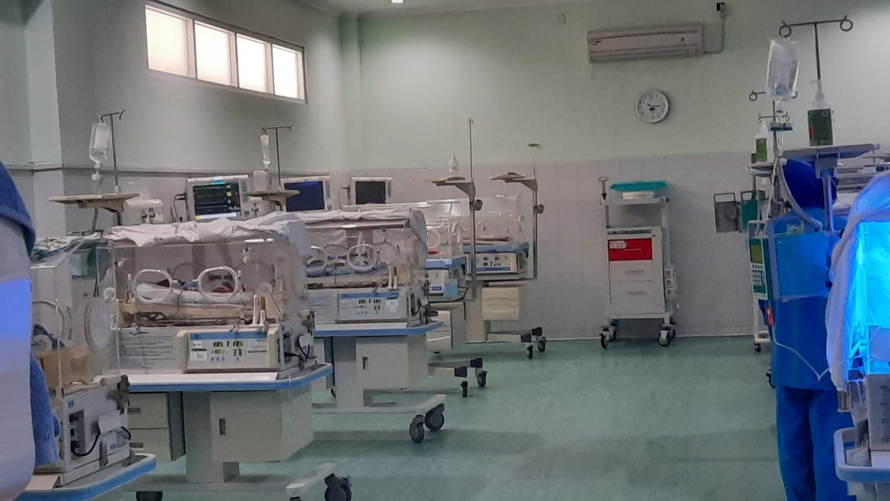 INTENSIF: Kondisi bayi yang kini dirawat di Ruang Neoristi RSUD Dr. R. Soedjati Purwodadi.
