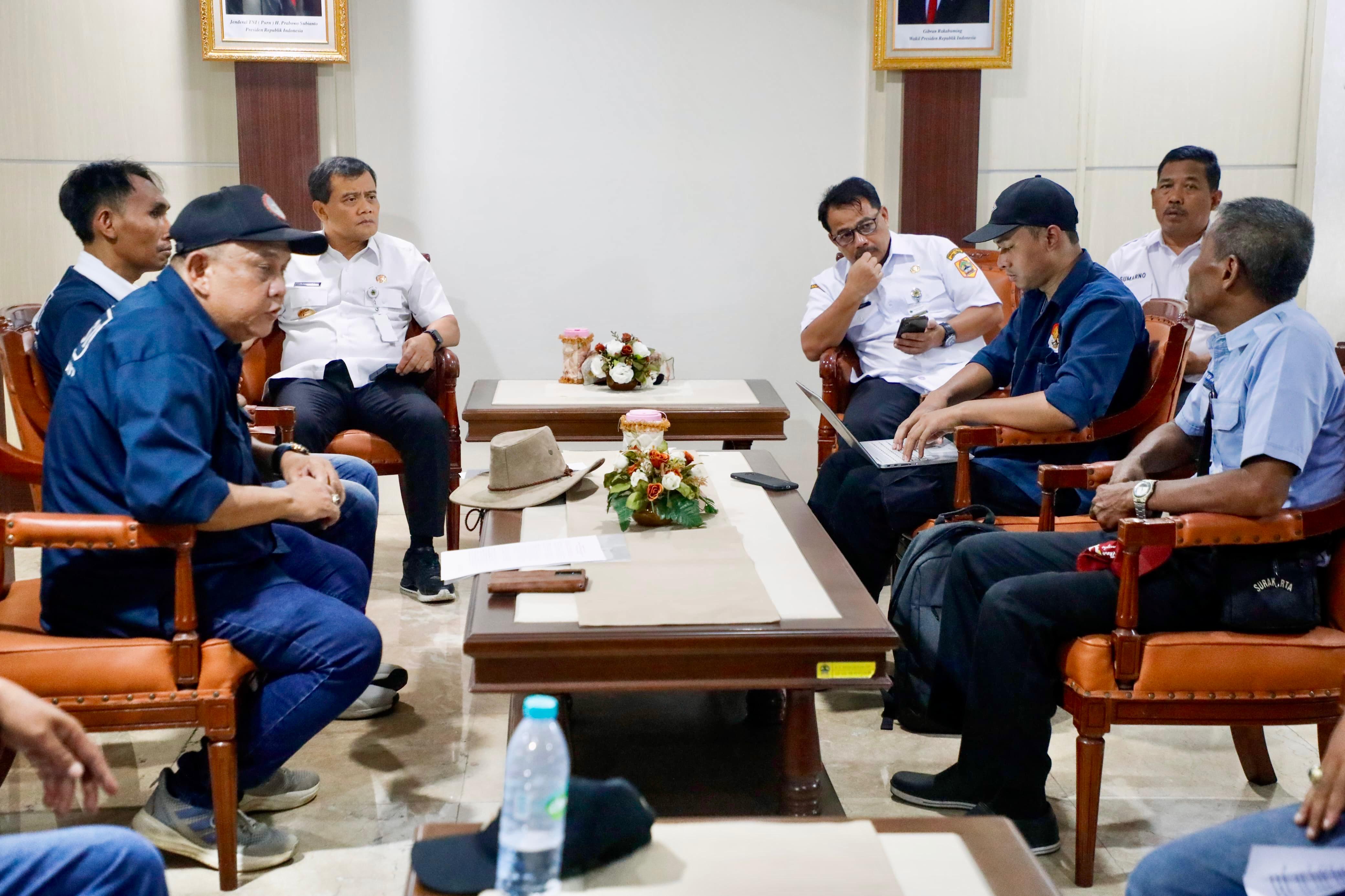 Gubernur Ahmad Luthfi melakukan audiensi dengan eks buruh PT Sritex