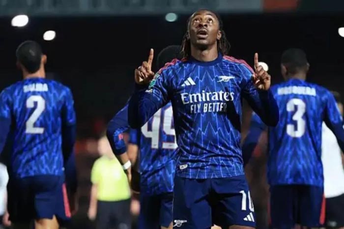 Selebrasi Eberiche Eze setelah cetak gol pertamanya untuk Arsenal.