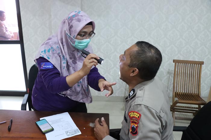 Polres Jepara&nbsp;bekerjasama dengan Biddokkes Polda Jateng menggelar pemeriksaan kesehatan&nbsp;berkala bagi personel Polri di aula Mapolres Jepara, Kamis (25/9/2025).