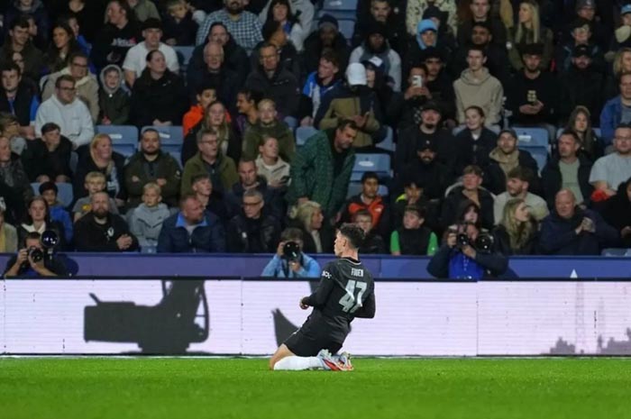 Phil Foden bersinar saat Man City kalahkan Huddersfield.
