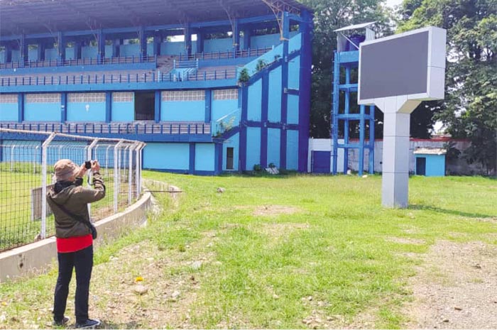 DIKRITIK: Kondisi papan skor di Stadion Wergu Wetan yang dikritik habis netizen.