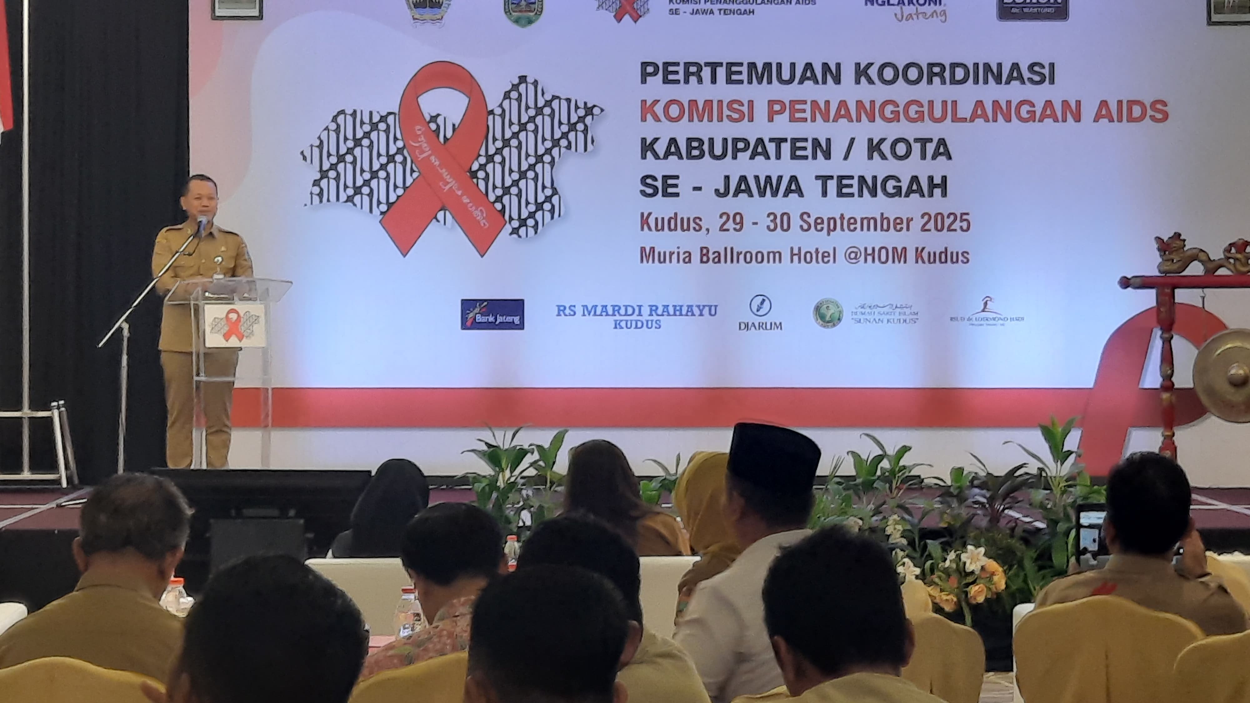SAMBUTAN: Bupati Kudus Sam
