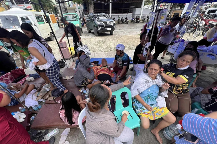 Para korban tiba di Rumah Sakit Provinsi Cebu setelah gempa berkekuatan 6,9 skala richter mengguncang Provinsi Cebu, Filipina pada 1 Oktober 2025.