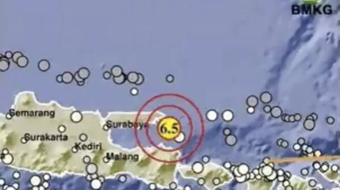 Gempa bumi M 6,5 mengguncang Sumenep yang menyebabkan 3 warga terluka dan merusak puluhan rumah.