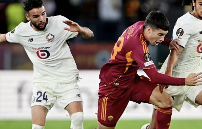 Lille berhadapan dengan AS Roma.