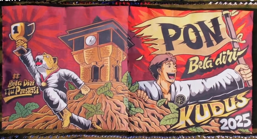 MEMUKAU: Pembukaan PON Beladiri menampilkan tifo raksasa dengan gambar Macan Muria, Menara Kudus, dan atlet beladiri, Minggu (5/10). (DOK PRIBADI)