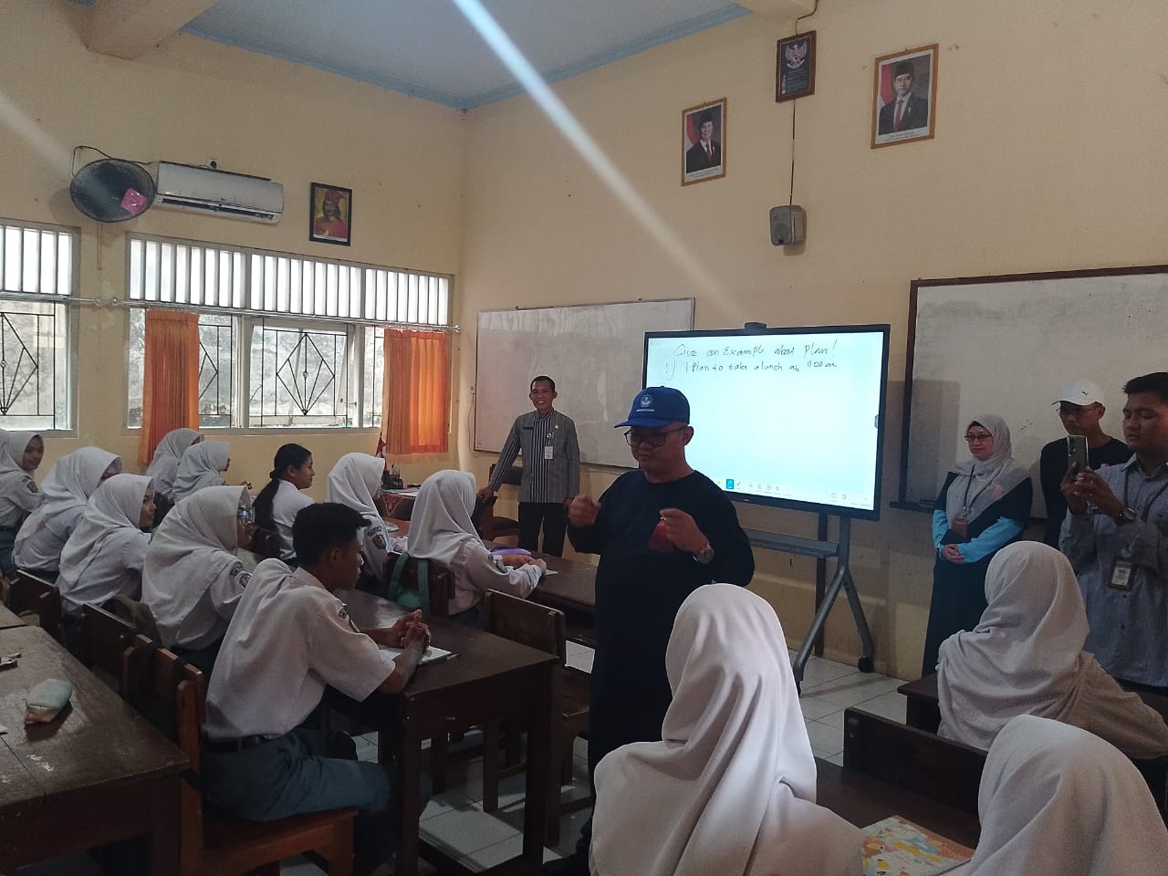 TINJAUAN: Mendikdasmen RI, Abdul Mu