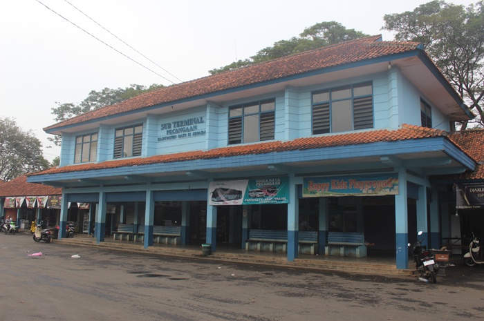 LENGANG: Kondisi Terminal Bus Pecangaan tampak sepi dari kendaraan. Terminal ini digadang-gadang sebagai titik pemberhentian BRT Jekuti.