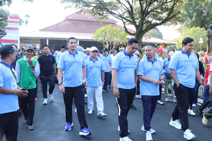 Kapolres&nbsp;Jepara AKBP Erick Budi Santoso menghadiri kegiatan senam bersama dan jalan sehat HSN di Alun-Alun 1 Jepara, Sabtu (11/10).