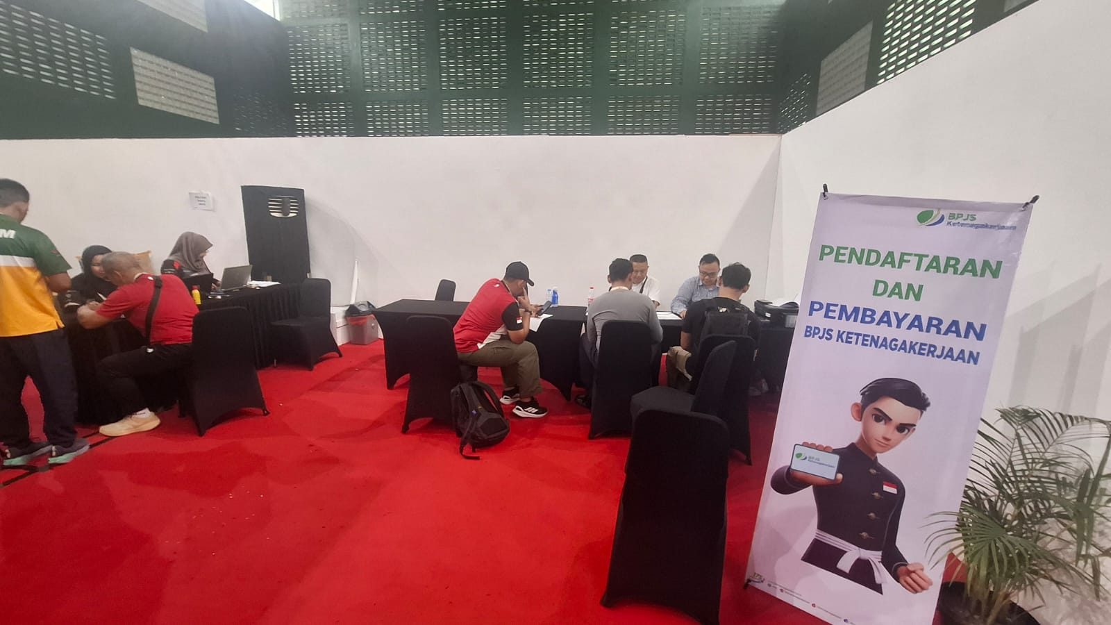 Stand BPJS Ketenagakerjaan untuk para atlet di Pekan Olahraga Nasional (PON) Bela Diri 2025