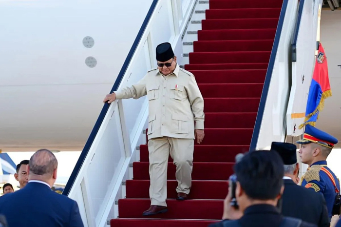 Presiden RI Prabowo Subianto tiba di Bandar Udara Internasional Sharm El-Sheikh, Republik Arab Mesir untuk menghadiri Konferensi Tingkat Tinggi (KTT) Perdamaian Sharm El-Sheikh, Senin (13/10/2025).