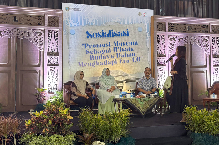 EDUKATIF: Narasumber membagikan materi saat sosialisasi Promosi Musuem Sebagai Wisata Budaya Dalam Menghadapi Era 4.0.