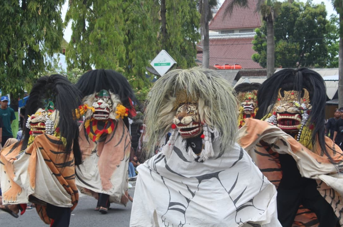 BAKAL BERBEDA: Barongan khas Blora tampil saat Hari Jadi Blora, kesenian itu bakal memeriahkan Radar Kudus Award besok.