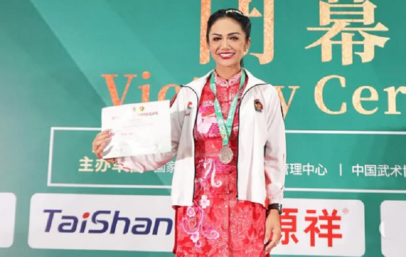 Krisdayanti raih medali perak di World Kungfu Championship 2025, buktikan dedikasi dan semangat tak kenal usia lewat seni bela diri.
