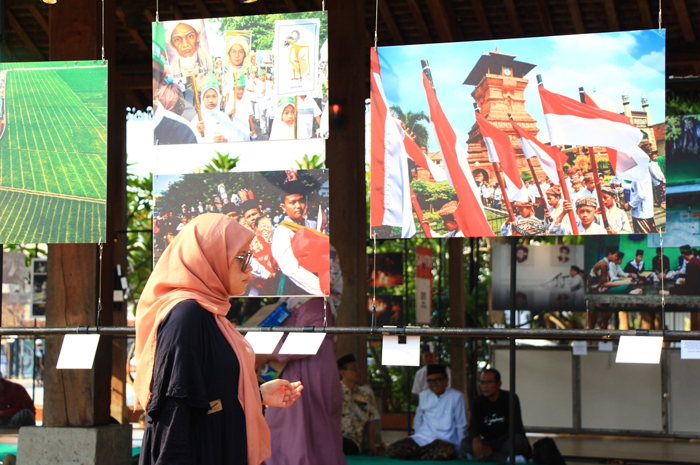 Kemeriahan pawai taaruf di Rembang menyambut hari santri.