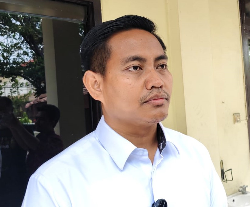 BERIKAN KETERANGAN &ndash; Kasatreskrim Polres Grobogan AKP Rizky Ari Budianto memberikan keterangan kepada awak media tentang meninggalnya D akibat dikeroyok.