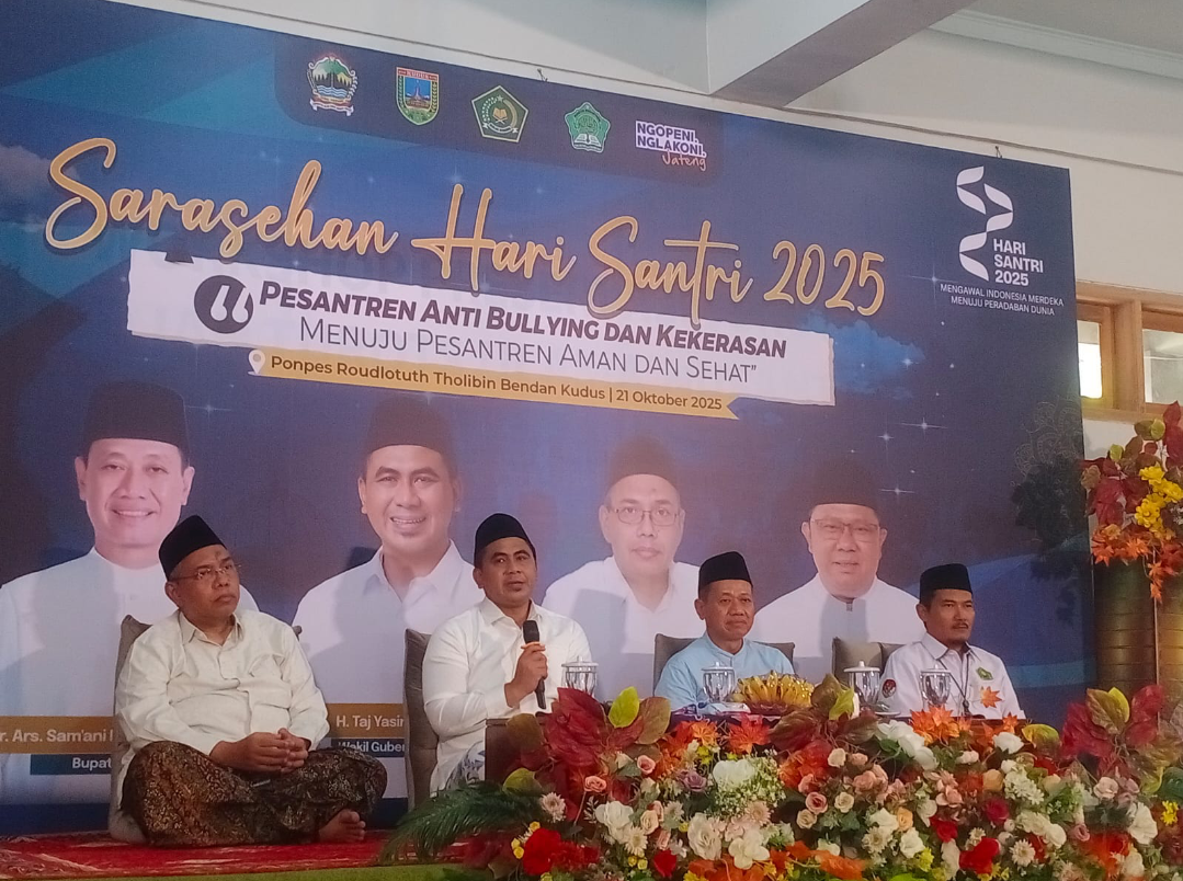PESAN: Wagub Jateng, Taj Yasin didampingi Bupati Kudus, Sam